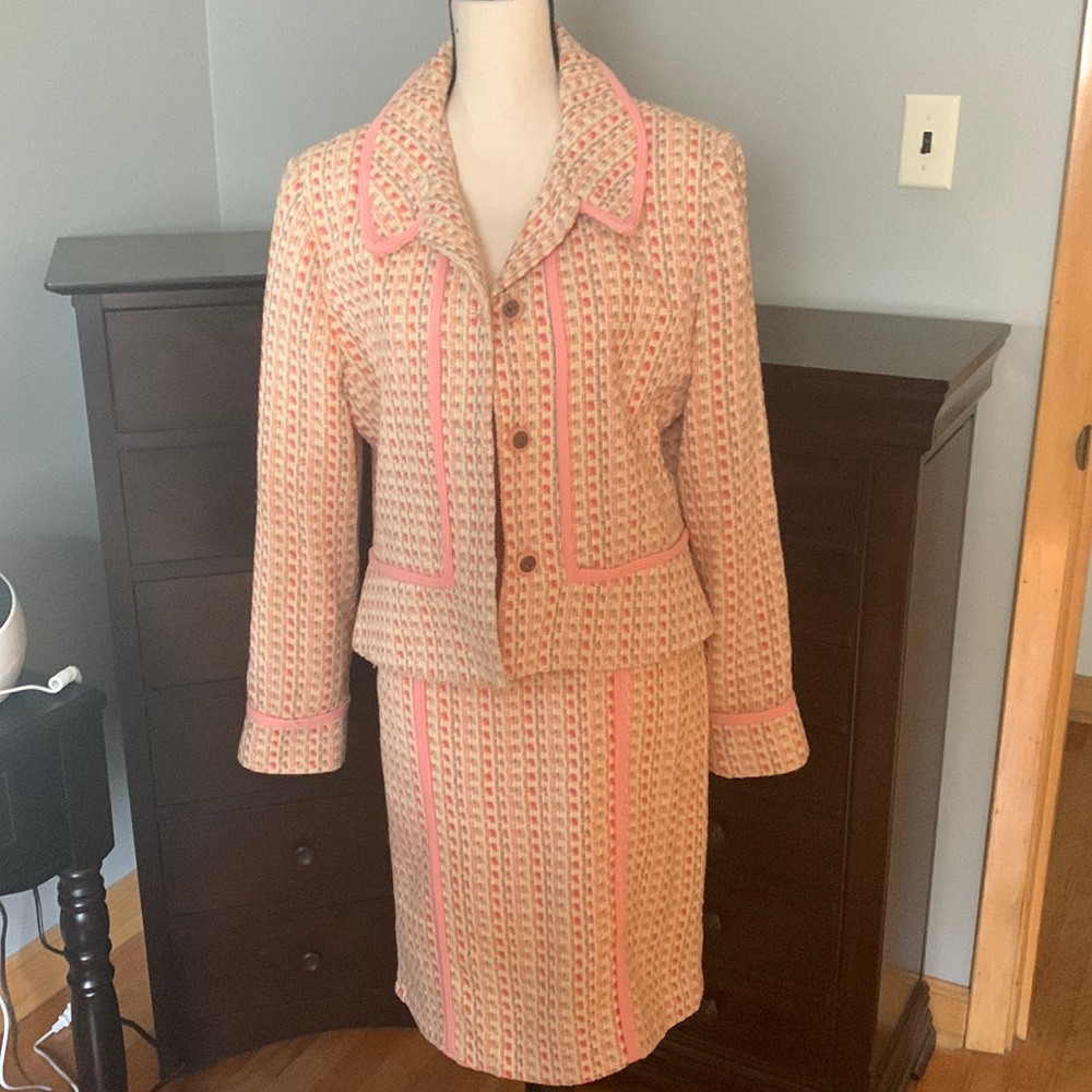 Gorgeous Donna Rae Suit with pink piping